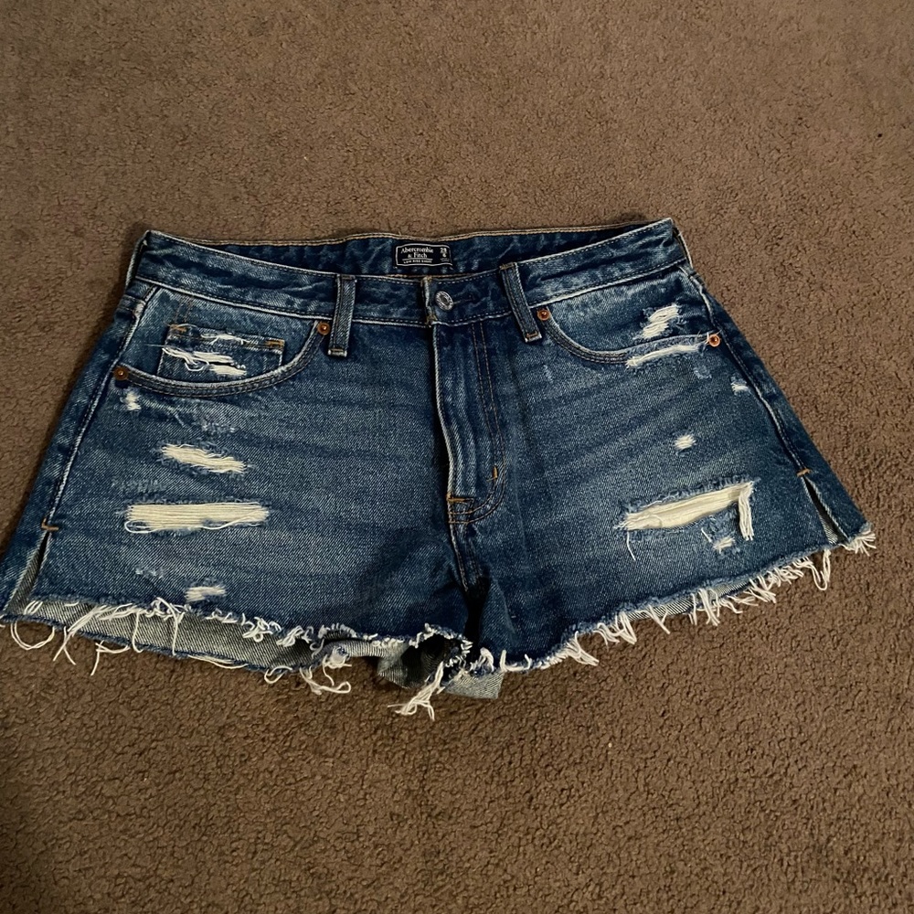 Size 28 (6) Abercrombie & Fitch Low Rise Jean Short